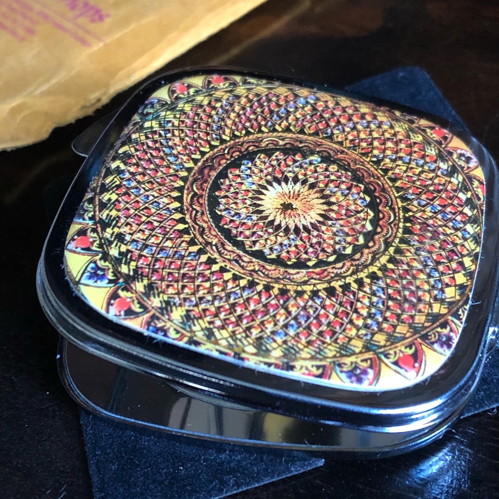 New Stunning Carry Purse Mirror ♥️